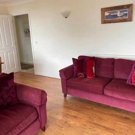 Fantastic Spacious House With Beautiful Panoramic Views Of The Bay Only A Few Minutes Walk From Beach Harbour And Restaurants This House Has 3 Bedrooms 3 Bathrooms And 2 Lovely Sitting Rooms Lyme Regis Ngoại thất bức ảnh